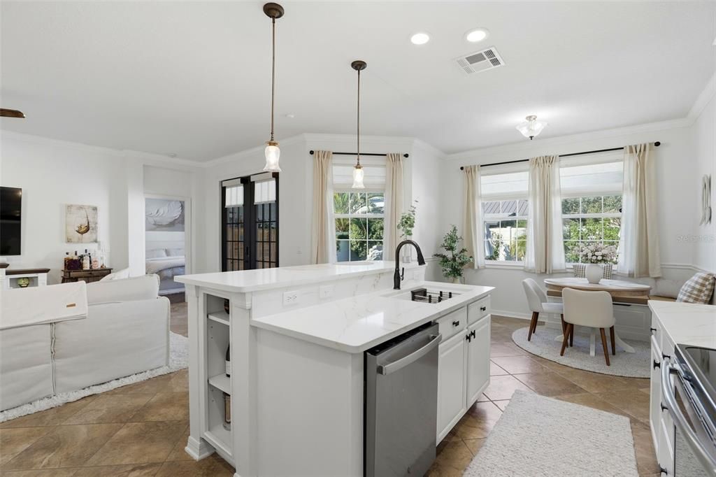 For Sale: $750,000 (3 beds, 2 baths, 1809 Square Feet)