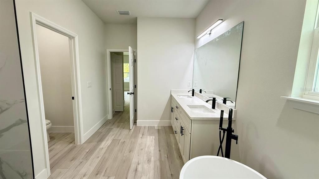 For Sale: $300,000 (4 beds, 2 baths, 1816 Square Feet)