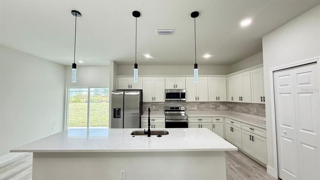 For Sale: $300,000 (4 beds, 2 baths, 1816 Square Feet)