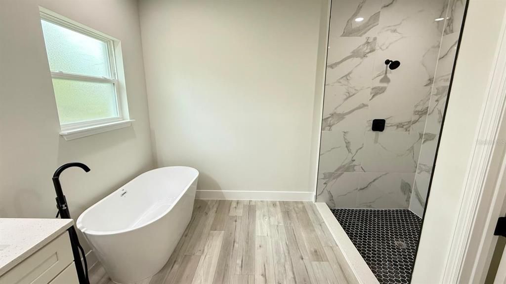 For Sale: $300,000 (4 beds, 2 baths, 1816 Square Feet)