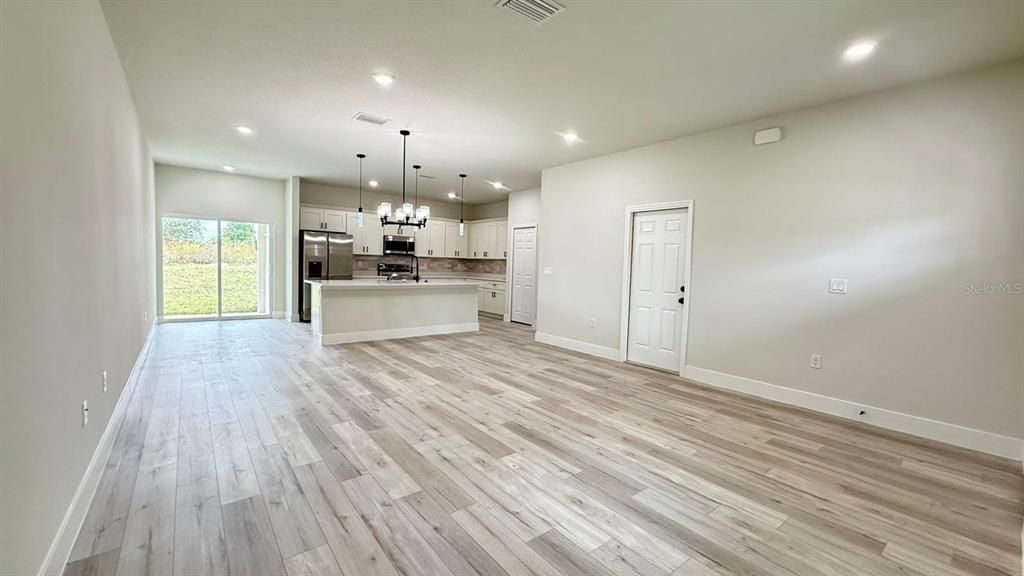 For Sale: $300,000 (4 beds, 2 baths, 1816 Square Feet)