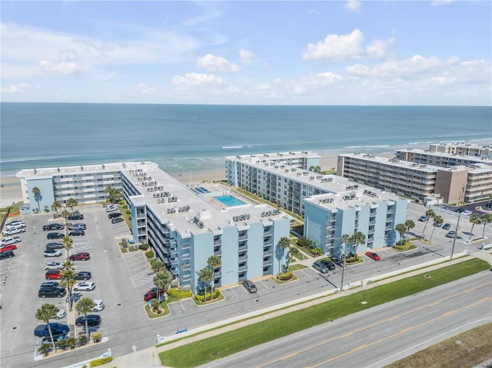 Recently Sold: $560,000 (2 beds, 2 baths, 938 Square Feet)