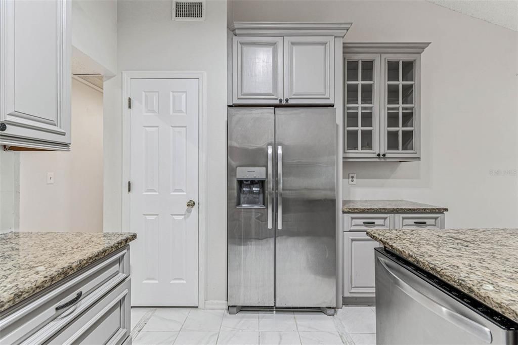 For Rent: $2,600 (3 beds, 2 baths, 1811 Square Feet)