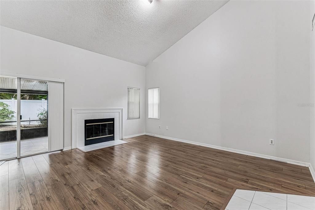 For Rent: $2,600 (3 beds, 2 baths, 1811 Square Feet)