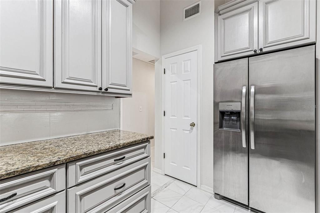 For Rent: $2,600 (3 beds, 2 baths, 1811 Square Feet)