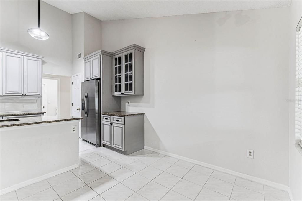 For Rent: $2,600 (3 beds, 2 baths, 1811 Square Feet)