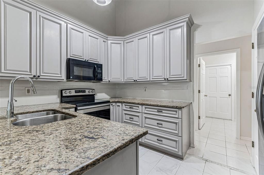 For Rent: $2,600 (3 beds, 2 baths, 1811 Square Feet)