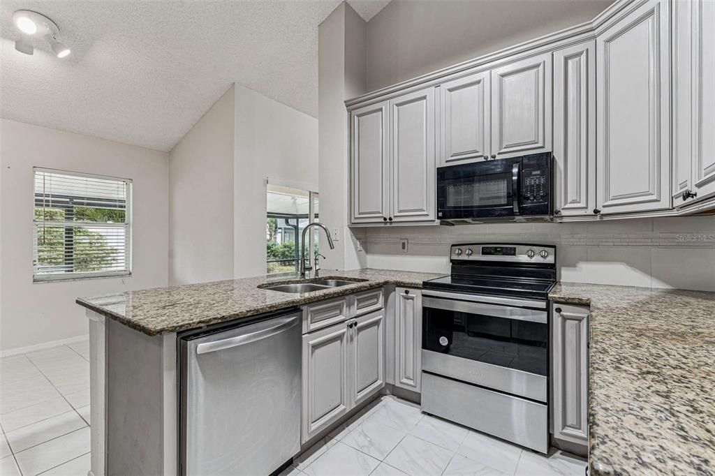 For Rent: $2,600 (3 beds, 2 baths, 1811 Square Feet)