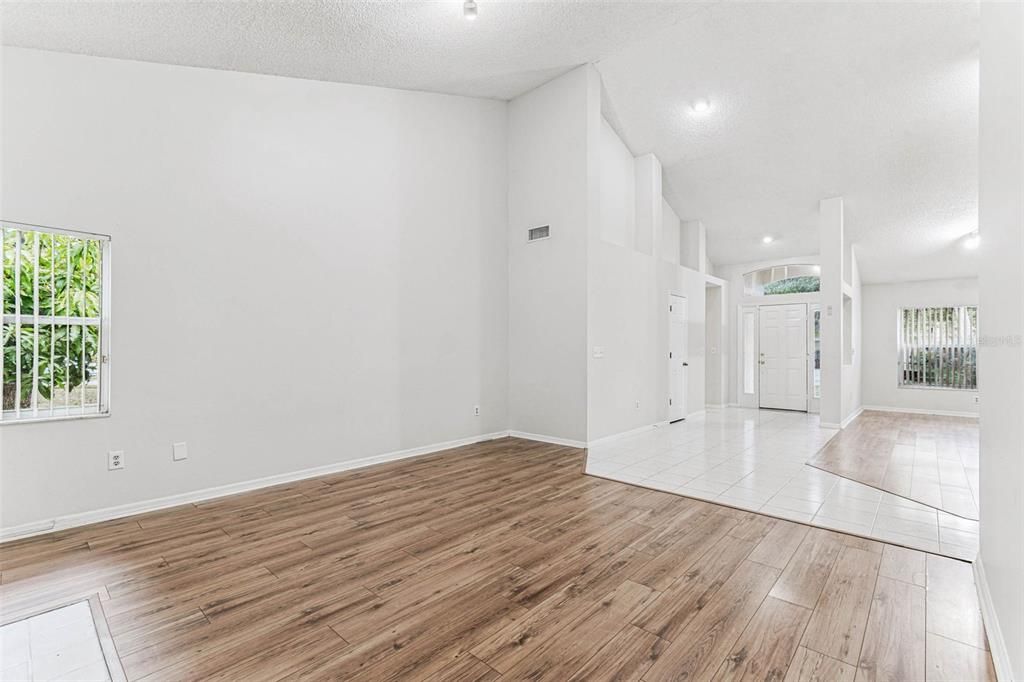 For Rent: $2,600 (3 beds, 2 baths, 1811 Square Feet)