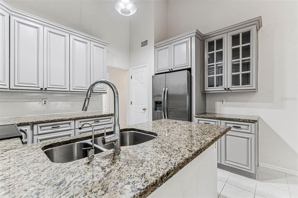 For Rent: $2,600 (3 beds, 2 baths, 1811 Square Feet)