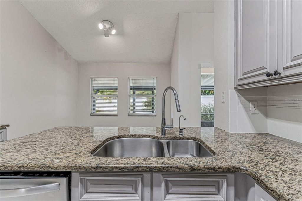 For Rent: $2,600 (3 beds, 2 baths, 1811 Square Feet)