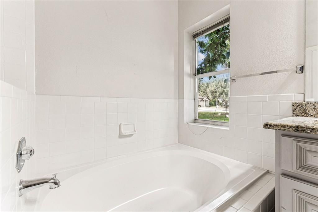 For Rent: $2,600 (3 beds, 2 baths, 1811 Square Feet)