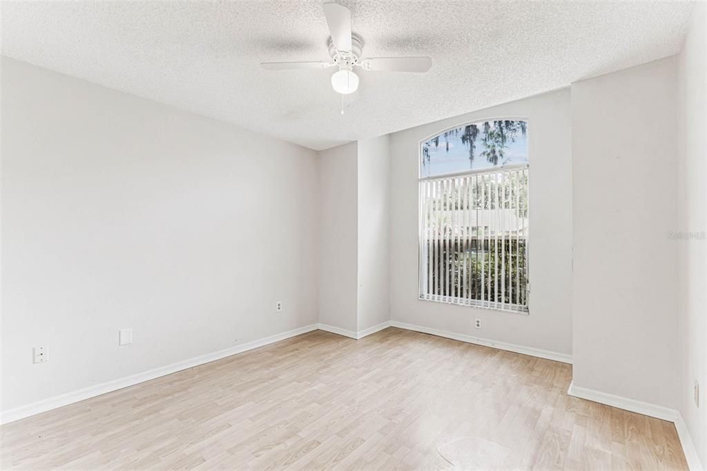 For Rent: $2,600 (3 beds, 2 baths, 1811 Square Feet)