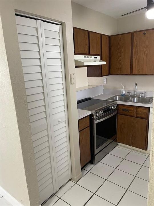 For Rent: $1,500 (2 beds, 1 baths, 900 Square Feet)
