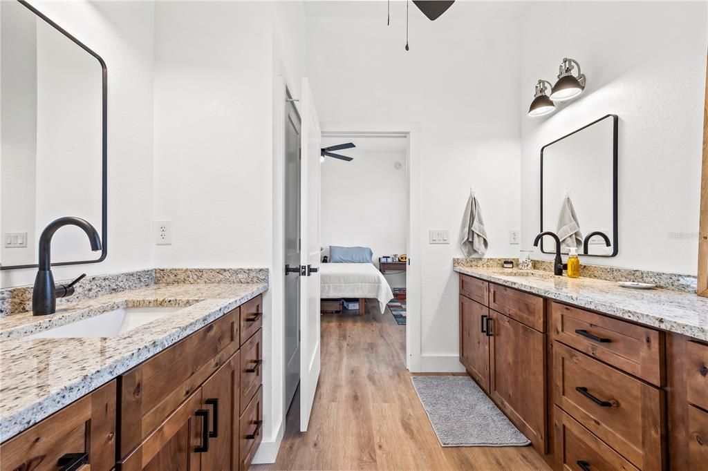 En Venta: $679,000 (4 camas, 3 baños, 2310 Pies cuadrados)