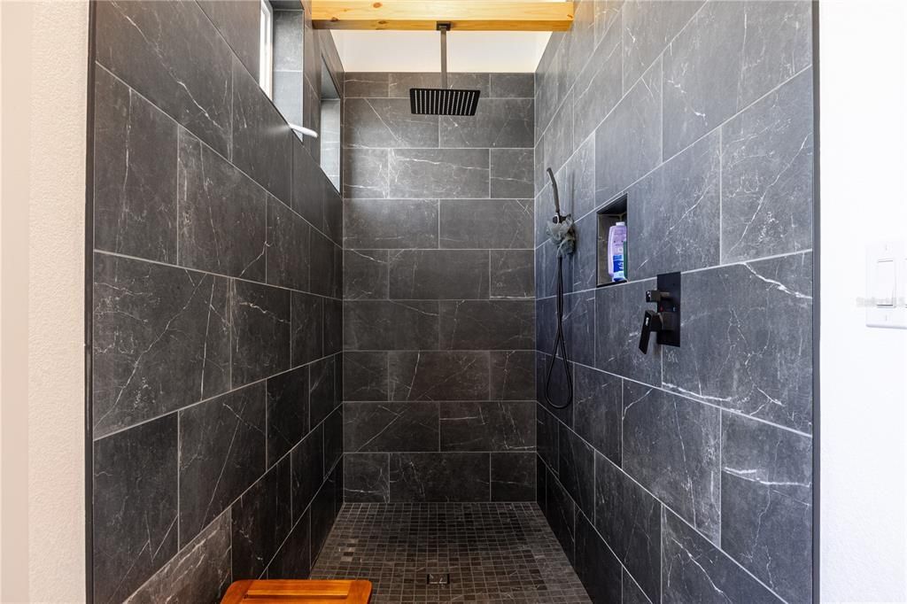 En Venta: $679,000 (4 camas, 3 baños, 2310 Pies cuadrados)