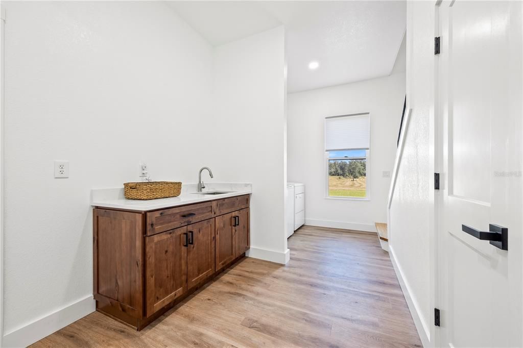 En Venta: $679,000 (4 camas, 3 baños, 2310 Pies cuadrados)