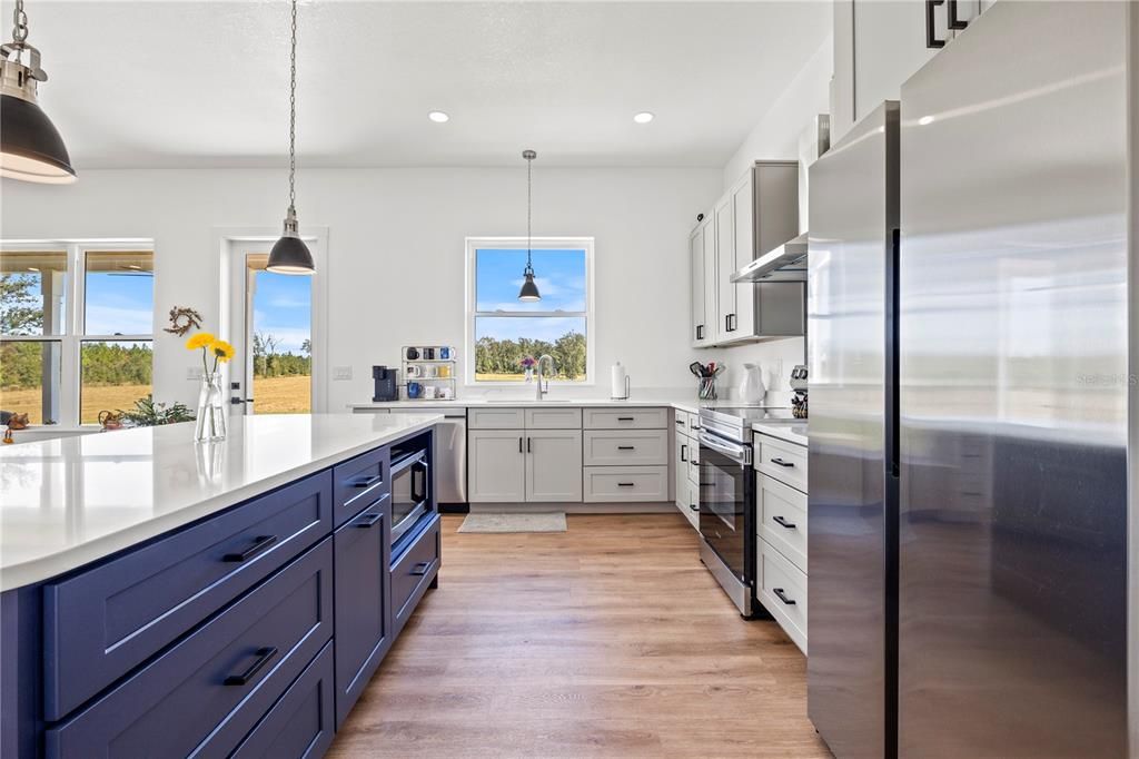 En Venta: $679,000 (4 camas, 3 baños, 2310 Pies cuadrados)