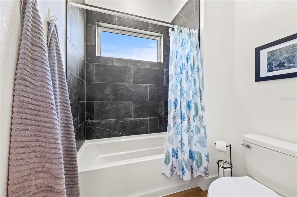 En Venta: $679,000 (4 camas, 3 baños, 2310 Pies cuadrados)