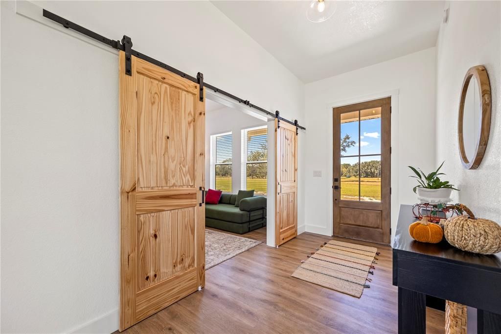 En Venta: $679,000 (4 camas, 3 baños, 2310 Pies cuadrados)