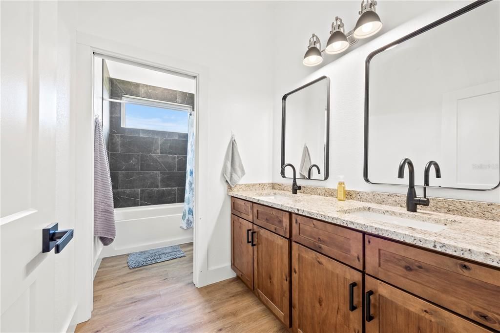 En Venta: $679,000 (4 camas, 3 baños, 2310 Pies cuadrados)