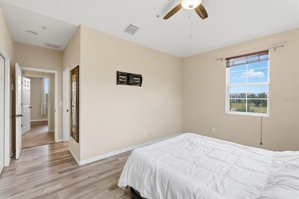 Activo con contrato: $225,000 (3 camas, 2 baños, 1650 Pies cuadrados)