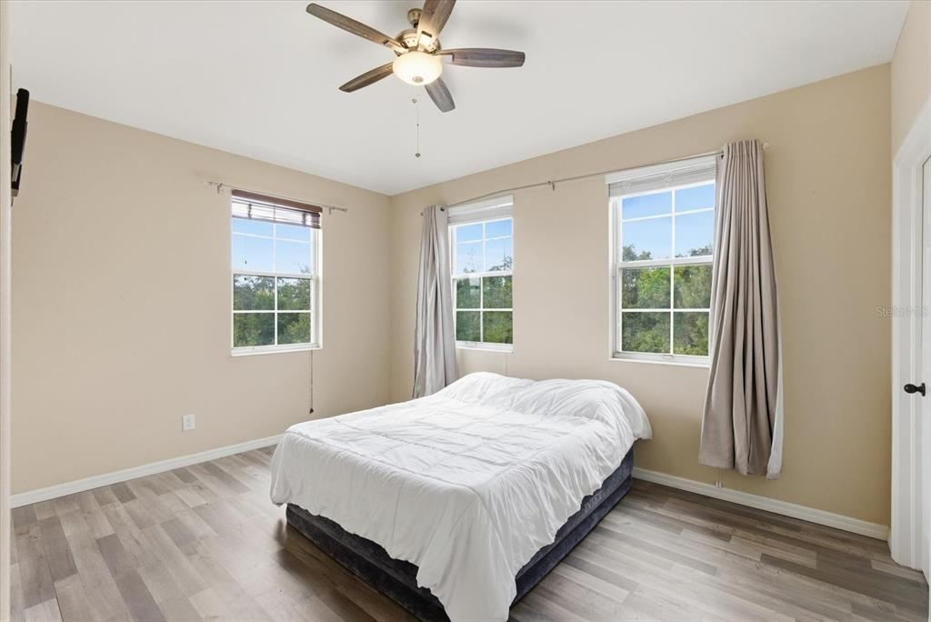 Activo con contrato: $225,000 (3 camas, 2 baños, 1650 Pies cuadrados)