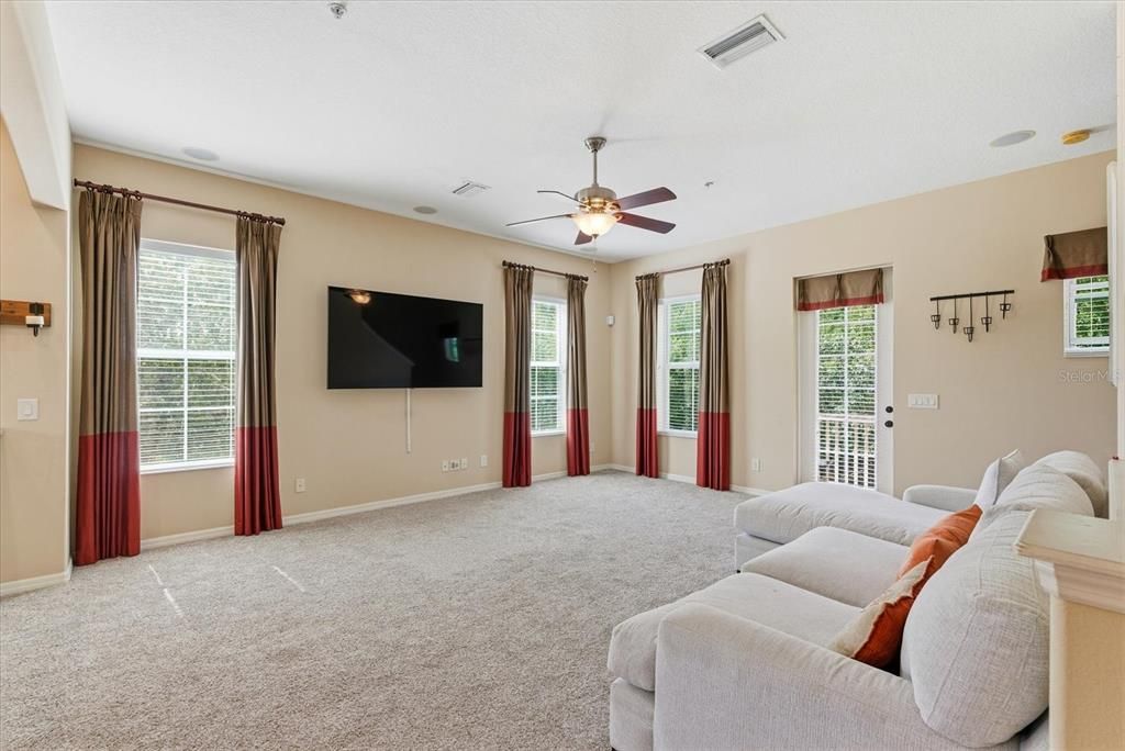 Activo con contrato: $225,000 (3 camas, 2 baños, 1650 Pies cuadrados)