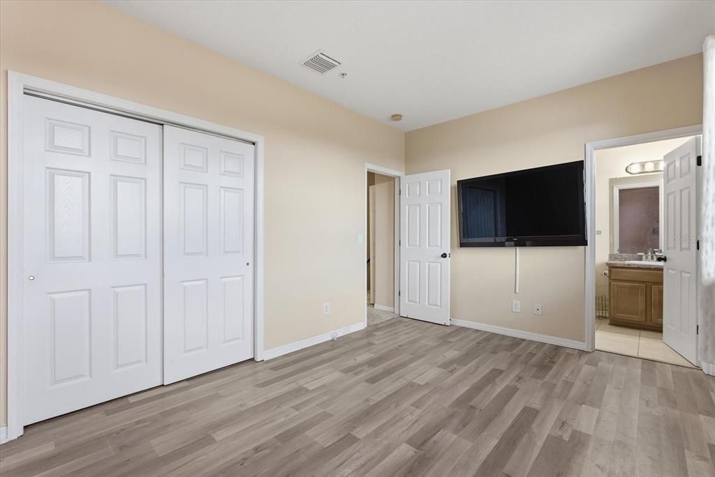 Activo con contrato: $225,000 (3 camas, 2 baños, 1650 Pies cuadrados)