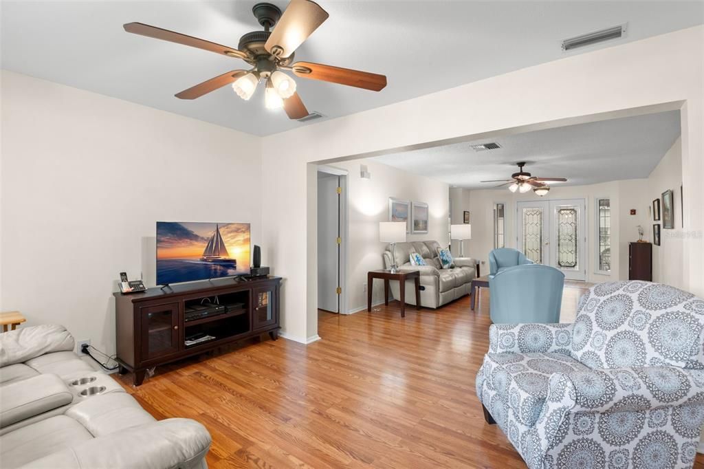 Active With Contract: $354,900 (2 beds, 2 baths, 1220 Square Feet)