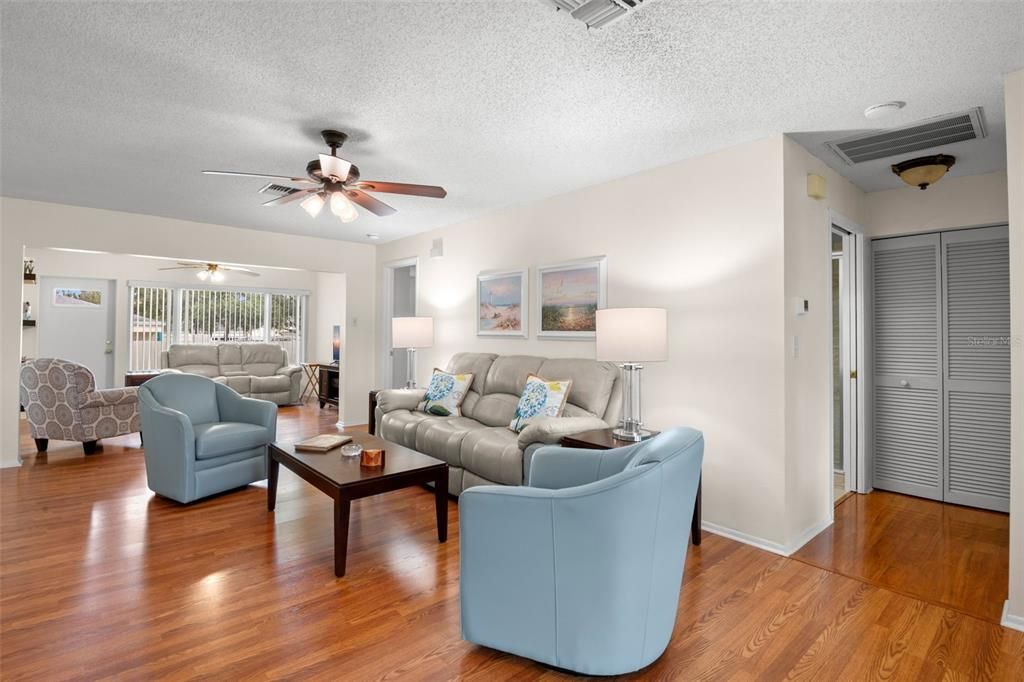 Active With Contract: $354,900 (2 beds, 2 baths, 1220 Square Feet)