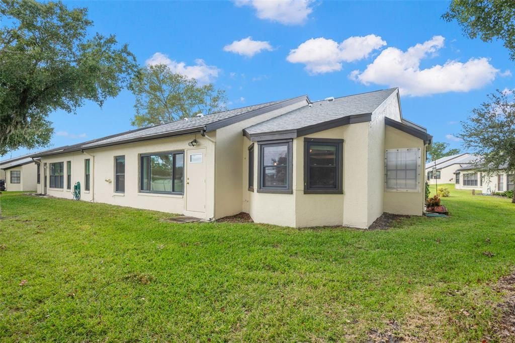 Active With Contract: $354,900 (2 beds, 2 baths, 1220 Square Feet)