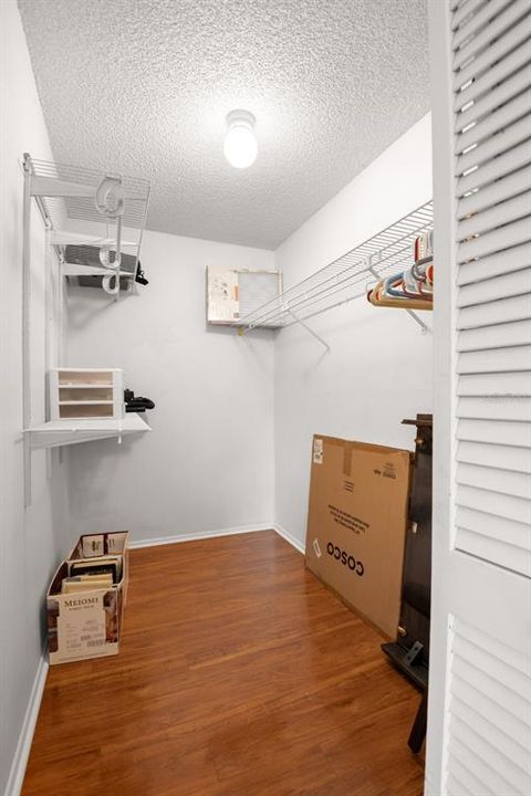 Active With Contract: $354,900 (2 beds, 2 baths, 1220 Square Feet)