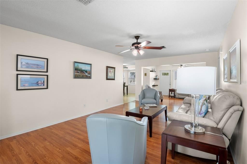 Active With Contract: $354,900 (2 beds, 2 baths, 1220 Square Feet)