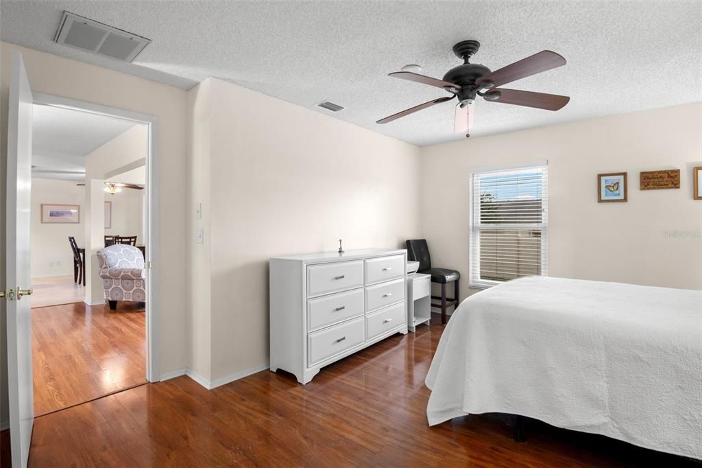 Active With Contract: $354,900 (2 beds, 2 baths, 1220 Square Feet)