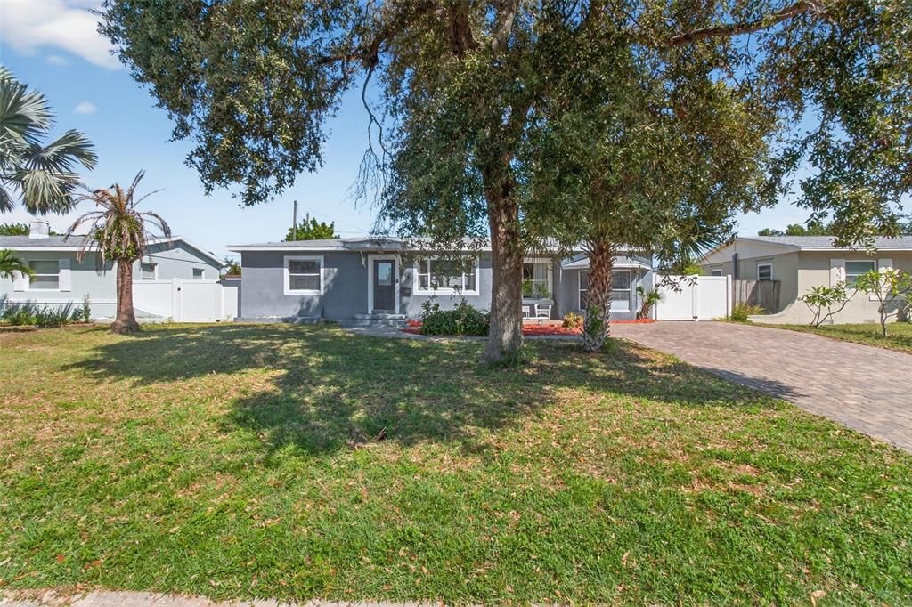 For Rent: $3,800 (4 beds, 2 baths, 1671 Square Feet)