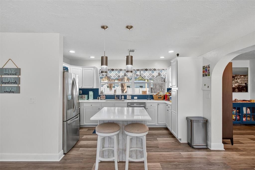 For Rent: $3,800 (4 beds, 2 baths, 1671 Square Feet)