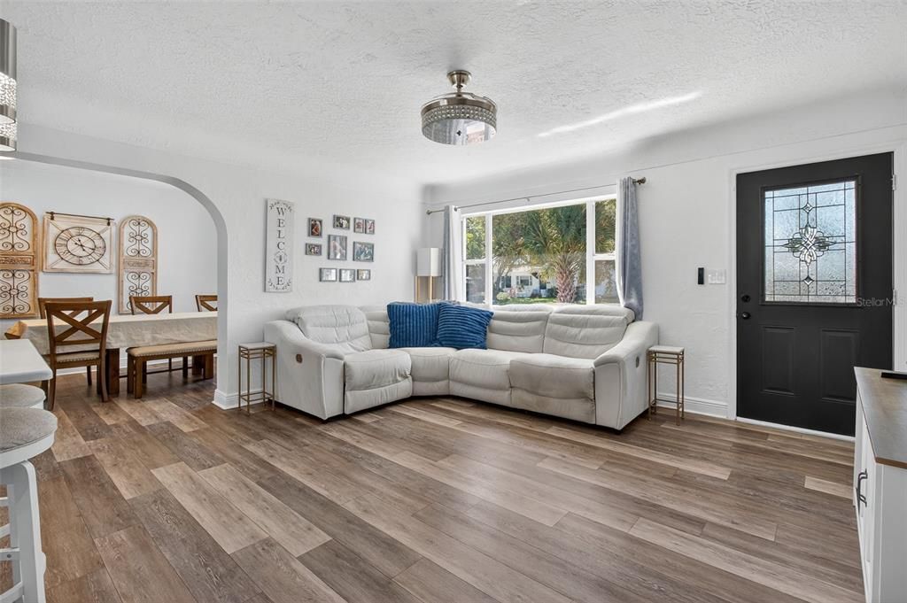 For Rent: $3,800 (4 beds, 2 baths, 1671 Square Feet)