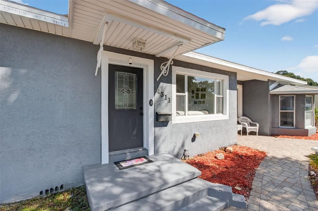 For Rent: $3,800 (4 beds, 2 baths, 1671 Square Feet)