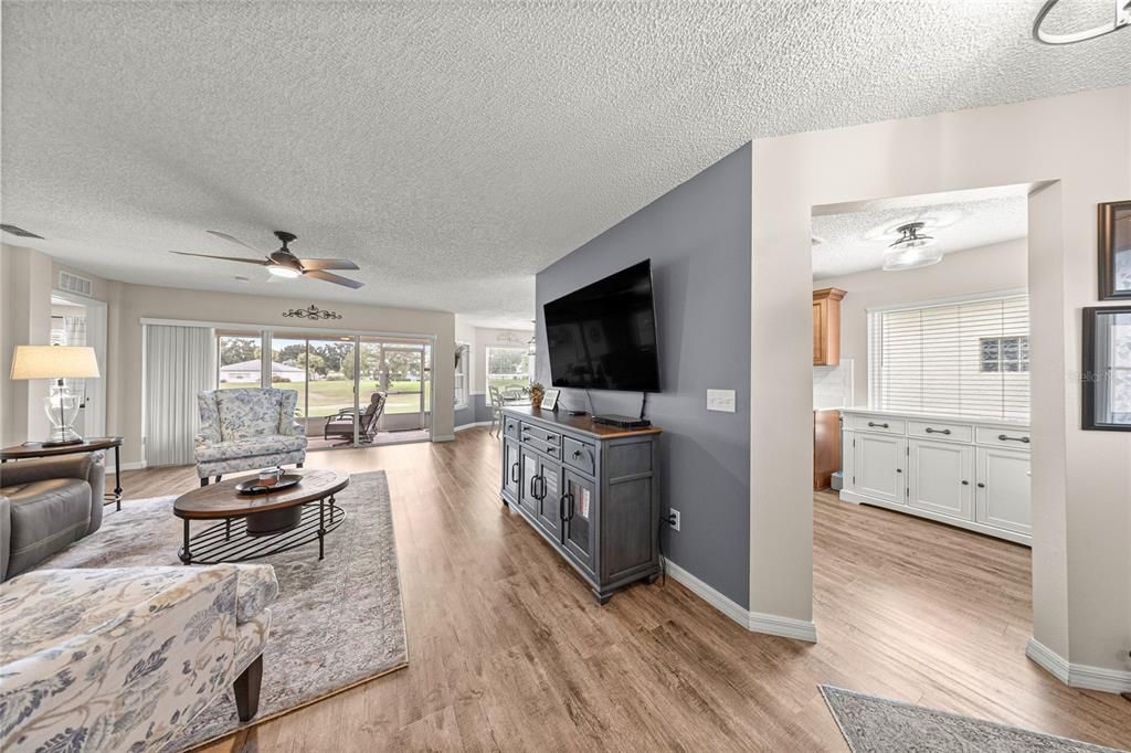 For Sale: $249,900 (2 beds, 2 baths, 1517 Square Feet)