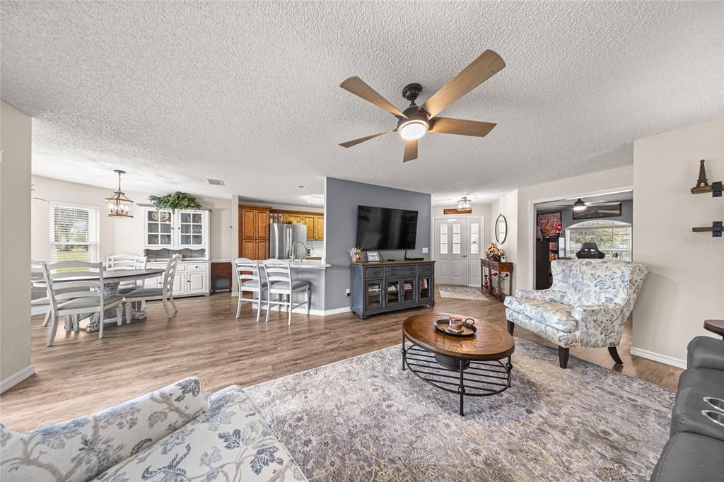 For Sale: $249,900 (2 beds, 2 baths, 1517 Square Feet)