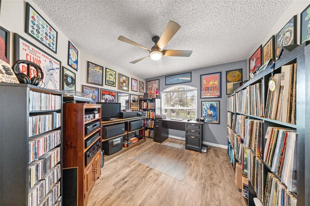 For Sale: $249,900 (2 beds, 2 baths, 1517 Square Feet)