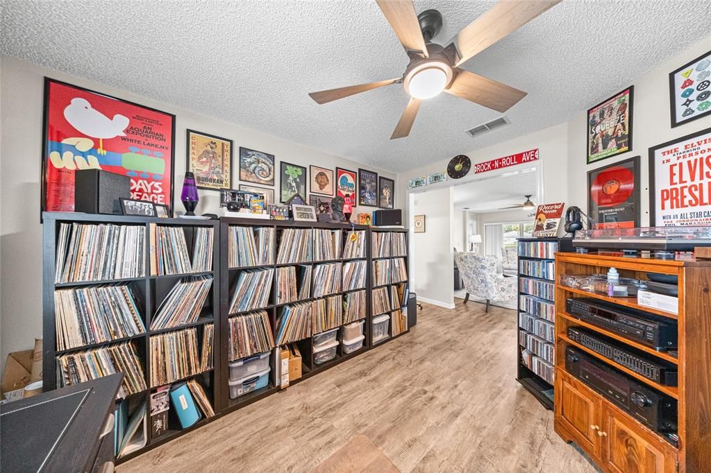 For Sale: $249,900 (2 beds, 2 baths, 1517 Square Feet)