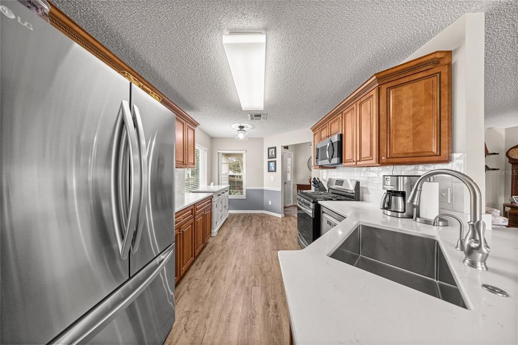 For Sale: $249,900 (2 beds, 2 baths, 1517 Square Feet)