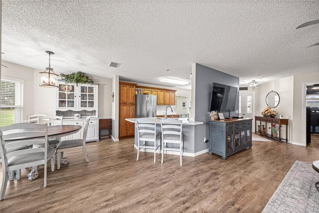 For Sale: $249,900 (2 beds, 2 baths, 1517 Square Feet)