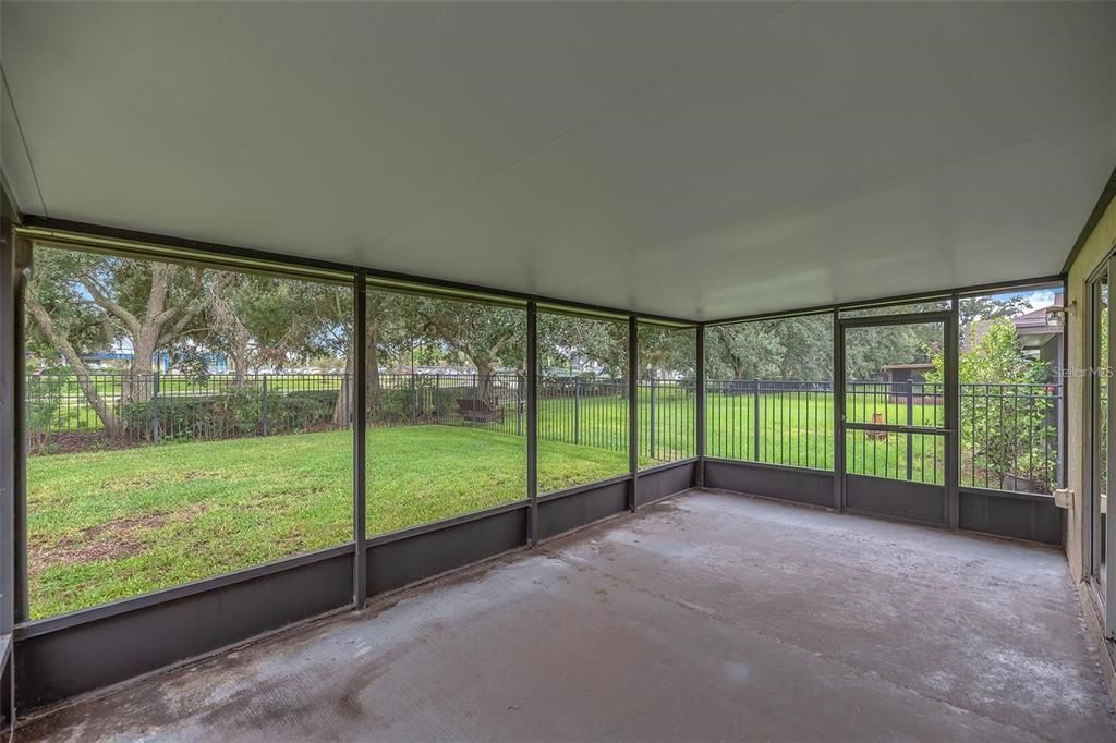 Active With Contract: $2,600 (3 beds, 2 baths, 1335 Square Feet)