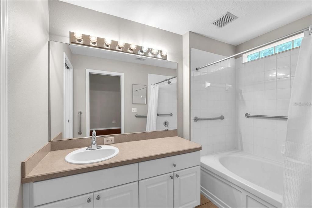 Active With Contract: $2,600 (3 beds, 2 baths, 1335 Square Feet)