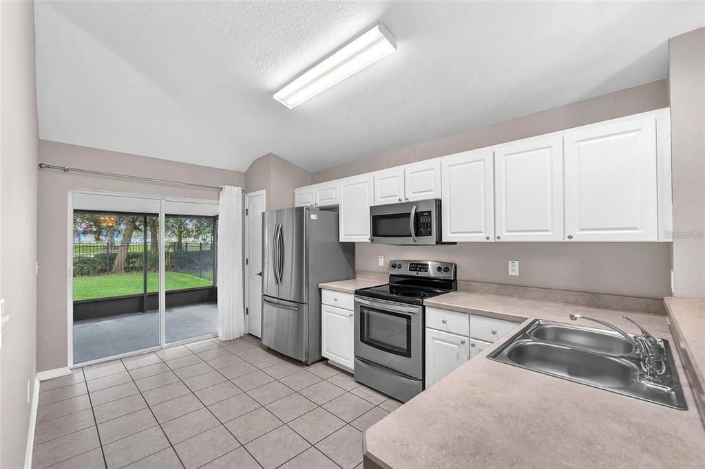 Active With Contract: $2,600 (3 beds, 2 baths, 1335 Square Feet)