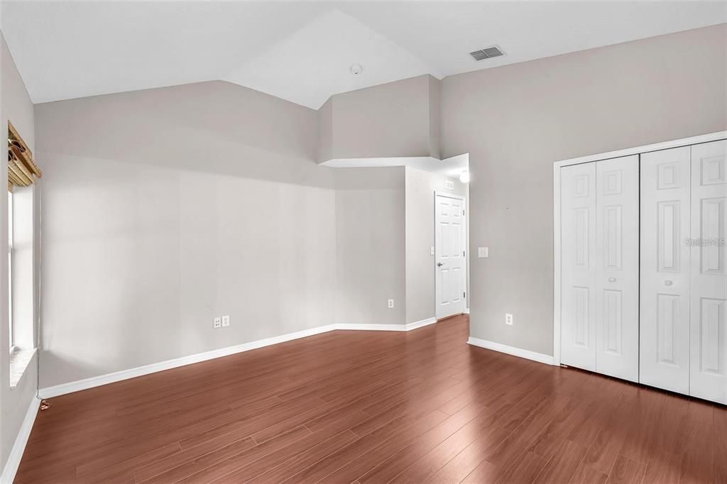Active With Contract: $2,600 (3 beds, 2 baths, 1335 Square Feet)