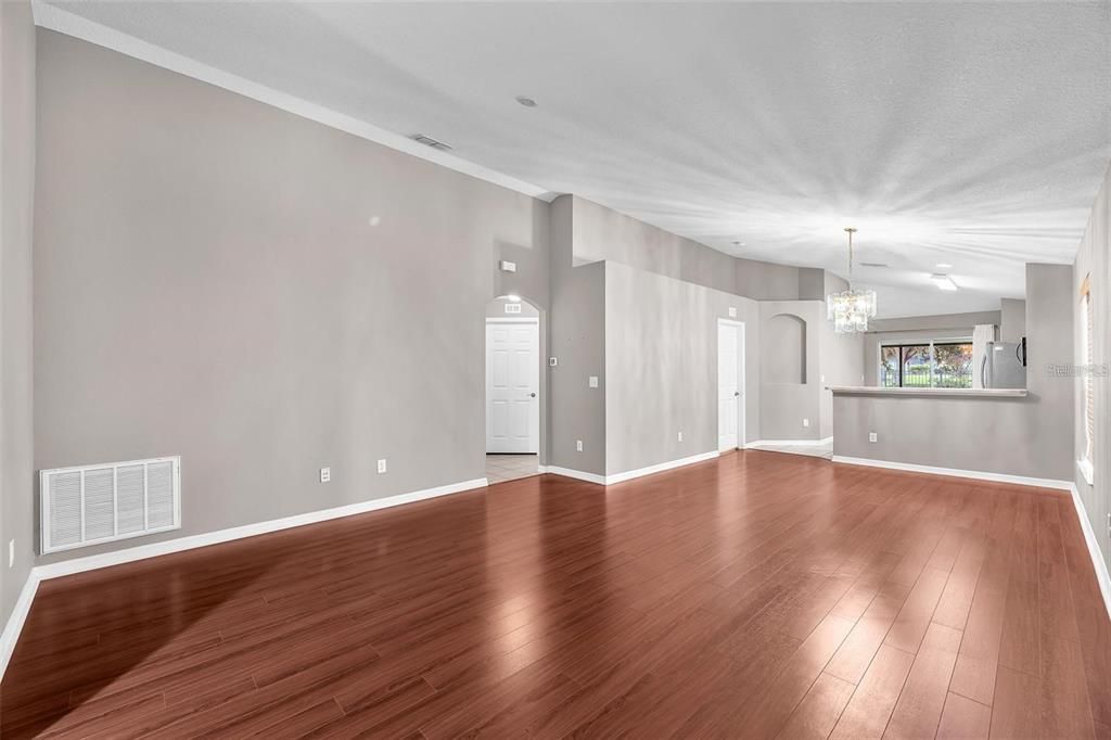 Active With Contract: $2,600 (3 beds, 2 baths, 1335 Square Feet)